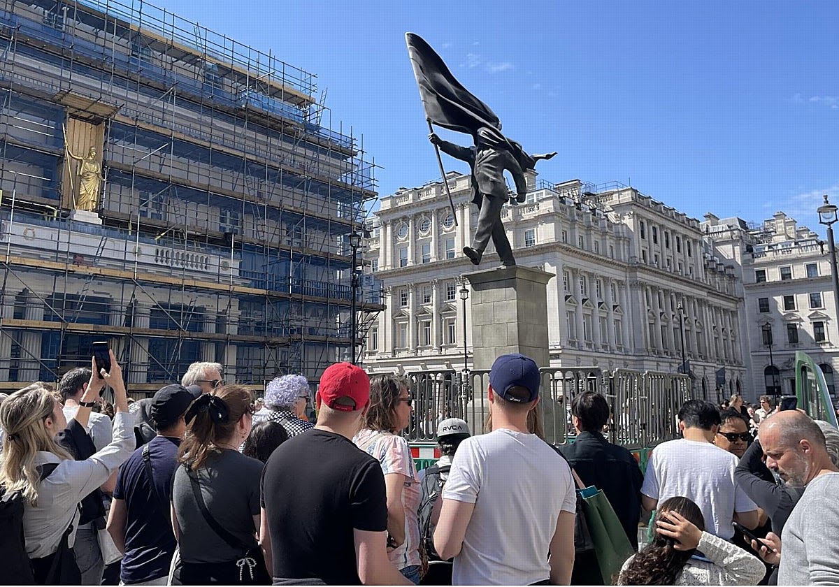 Londres | Nueva obra de Bansky logra alcance mundial en este Día del Trabajador 2026
